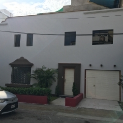 Vendo casa en zona residencial Miraflores 