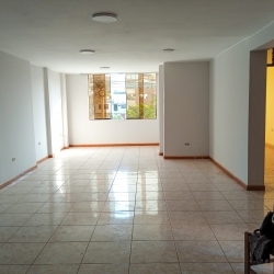 Se Alquila Amplio Departamento en el Segundo Piso. ¡Excelente Ubicación en Los Olivos!