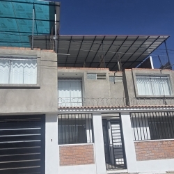 Vendo casa de 2 pisos