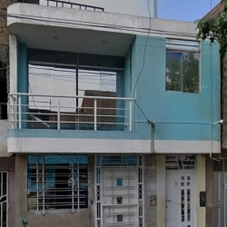 Venta de casa en Calle 20 de Junio, cdra. 8, Distrito Florencia de Mora
