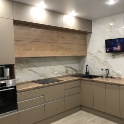 DEPARTAMENTO ALQUILO EN  LA VICTORIA, PRIMER PISO CON COCHERA  