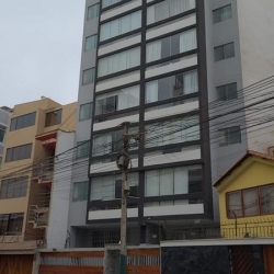 Venta de Dpto. en Calle Las Casuarinas, Urb. Los Sauces, Surquillo.