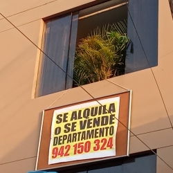Vendo departamento en zona comercial 