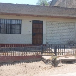 VENDO CASA EN VILLA MARIA DEL TRIUNFO A 10 CUADRAS DE LA MUNICIPALIDAD