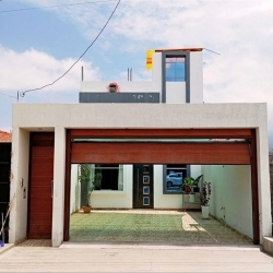 Vendo casa de dos pisos