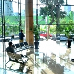 OFICINA ZONA ALTAMENTE COMERCIAL TOTALMENTE EQUIPADA