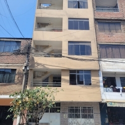 VENTA CASA DE 5 PISOS MÁS AZOTEA EN EL AGUSTINO 