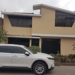 ALQUILO LINDA CASA EN COMAS.