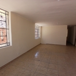 DEPARTAMENTO 1er PISO - 3 DORMITORIOS - COCHERA