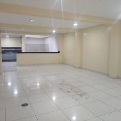 ALQUILO AMPLIO LOCAL COMERCIAL EN EXCELENTE ZONA DE MOVIMIENTO AV. LARCO CON AV. LOS COLIBRIS