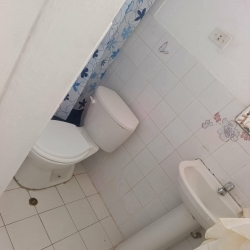 ROOMIE HABITACIÓN  CON BAÑO PRIVADO - LA PERLA - AV. LA MARINA.